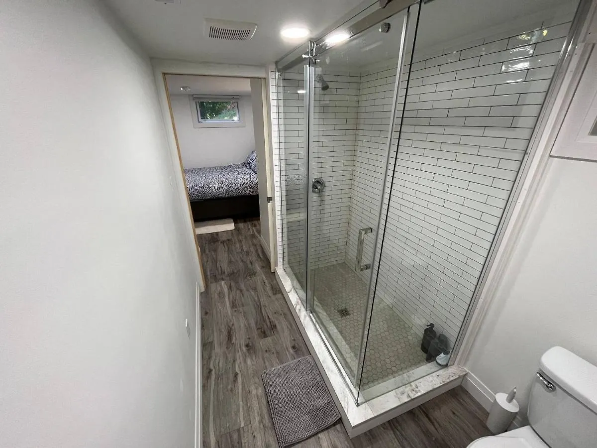 Adorable 1 Bedroom Suite With Kitchen Fireplace Cambridge 0*,
