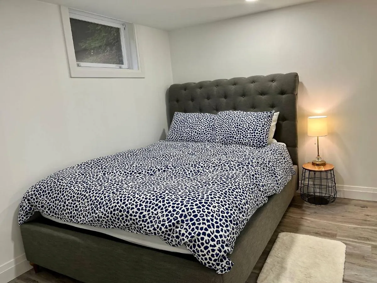 Guest house Adorable 1 Bedroom Suite With Kitchen Fireplace Cambridge Canada