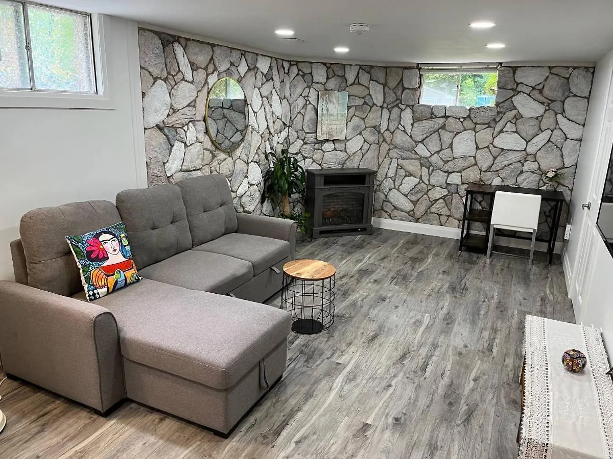Guest house Adorable 1 Bedroom Suite With Kitchen Fireplace Cambridge