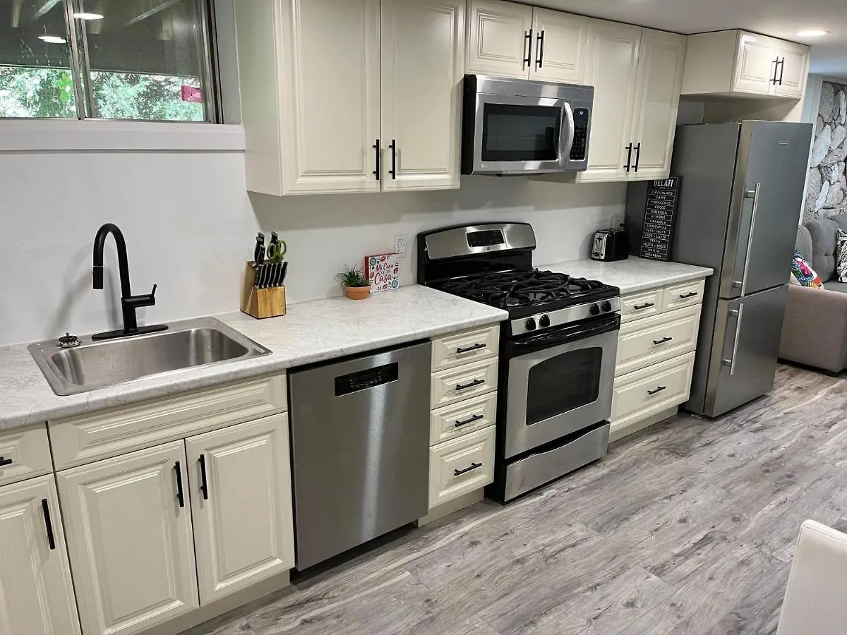 Adorable 1 Bedroom Suite With Kitchen Fireplace Cambridge