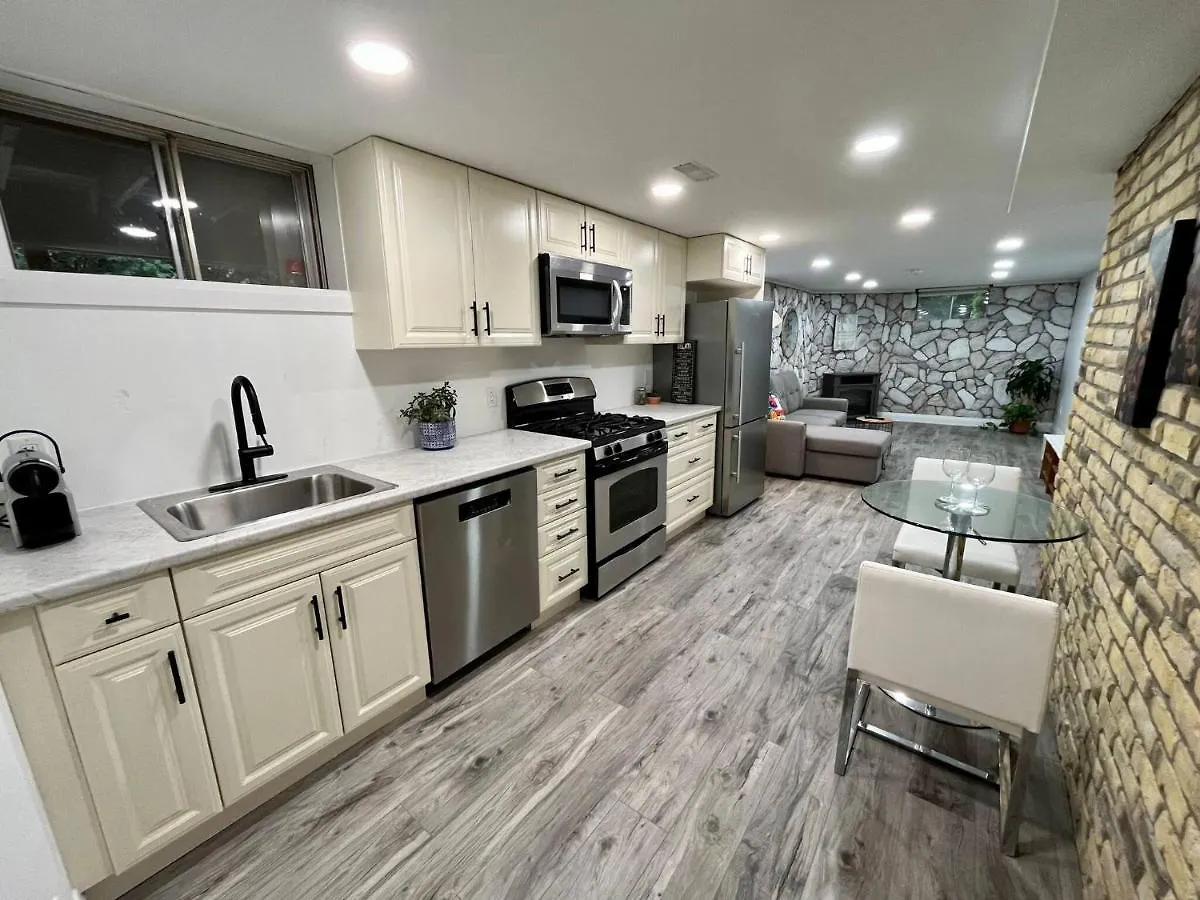 Adorable 1 Bedroom Suite With Kitchen Fireplace Cambridge